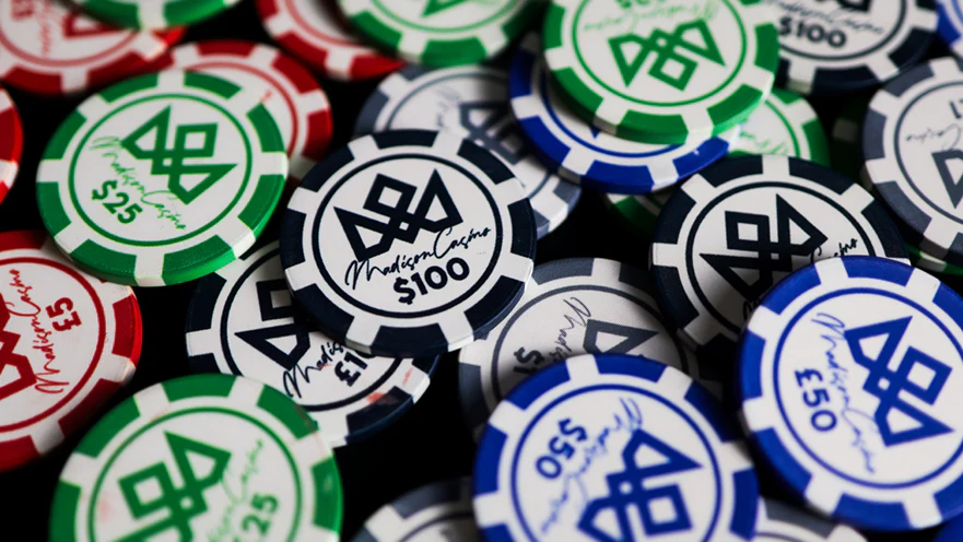MADISON POKER & BLACKJACK CHIP SET - Image 4