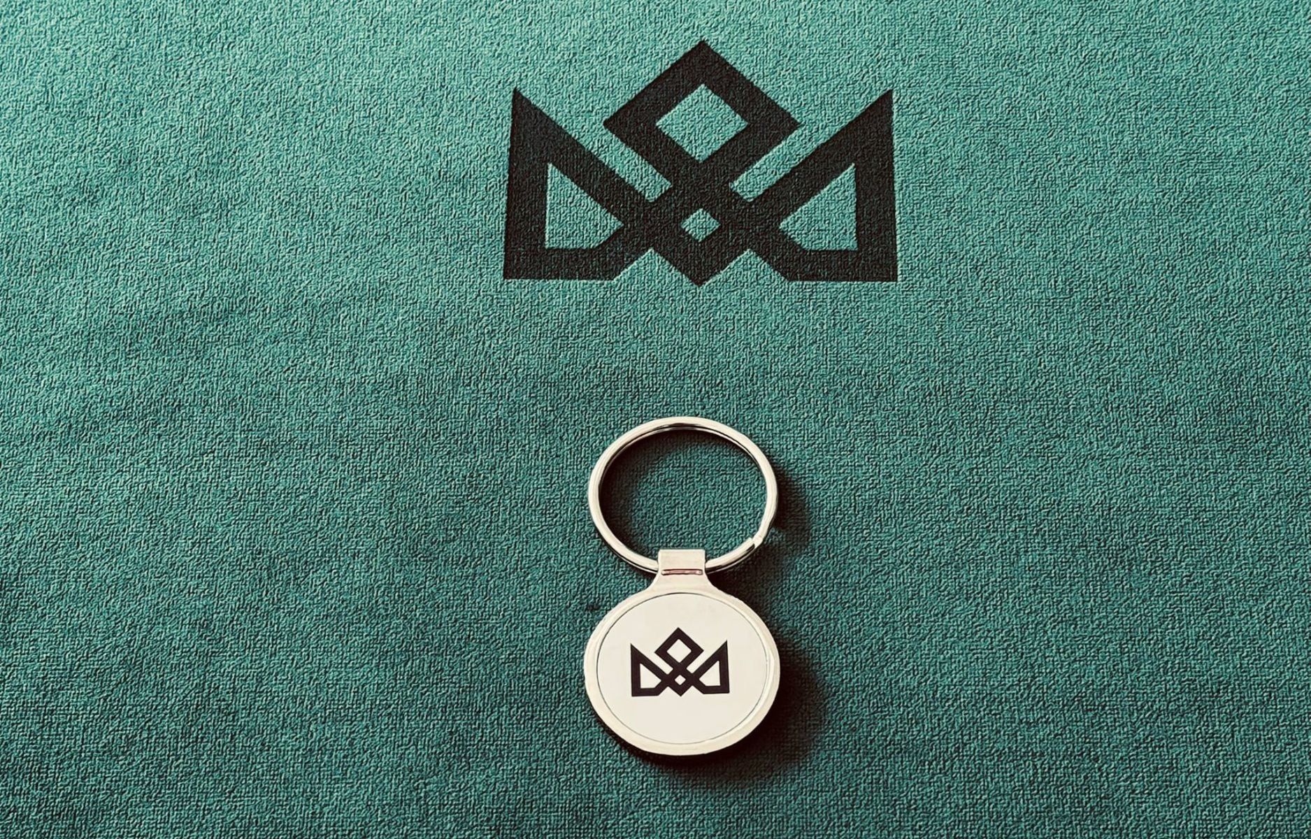 MADISON SHINER KEYRING - Silver Edition - Image 7