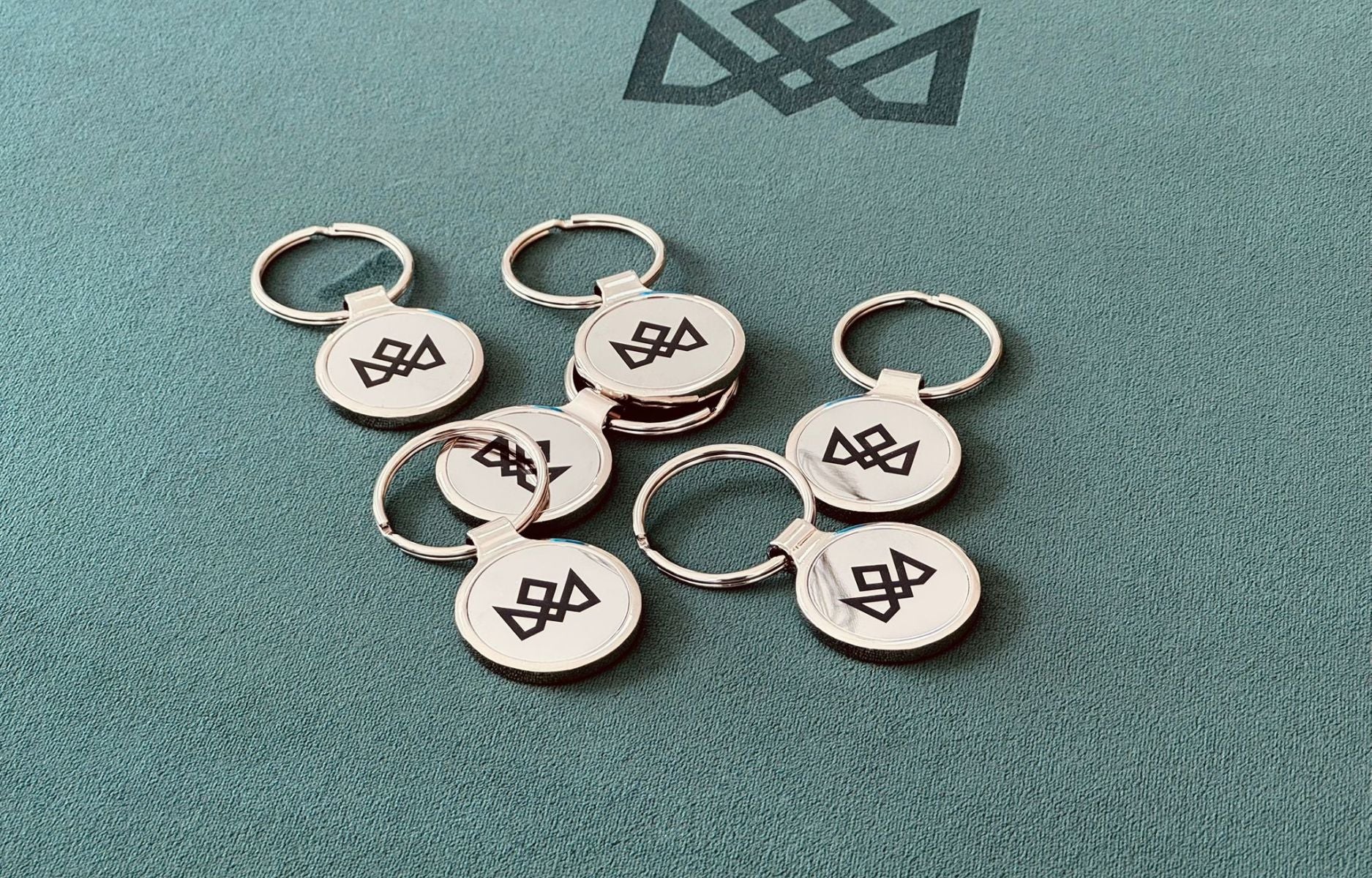 MADISON SHINER KEYRING - Silver Edition - Image 8