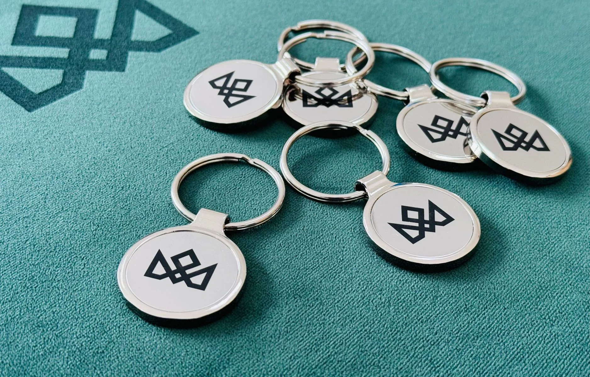 MADISON SHINER KEYRING - Silver Edition - Image 9