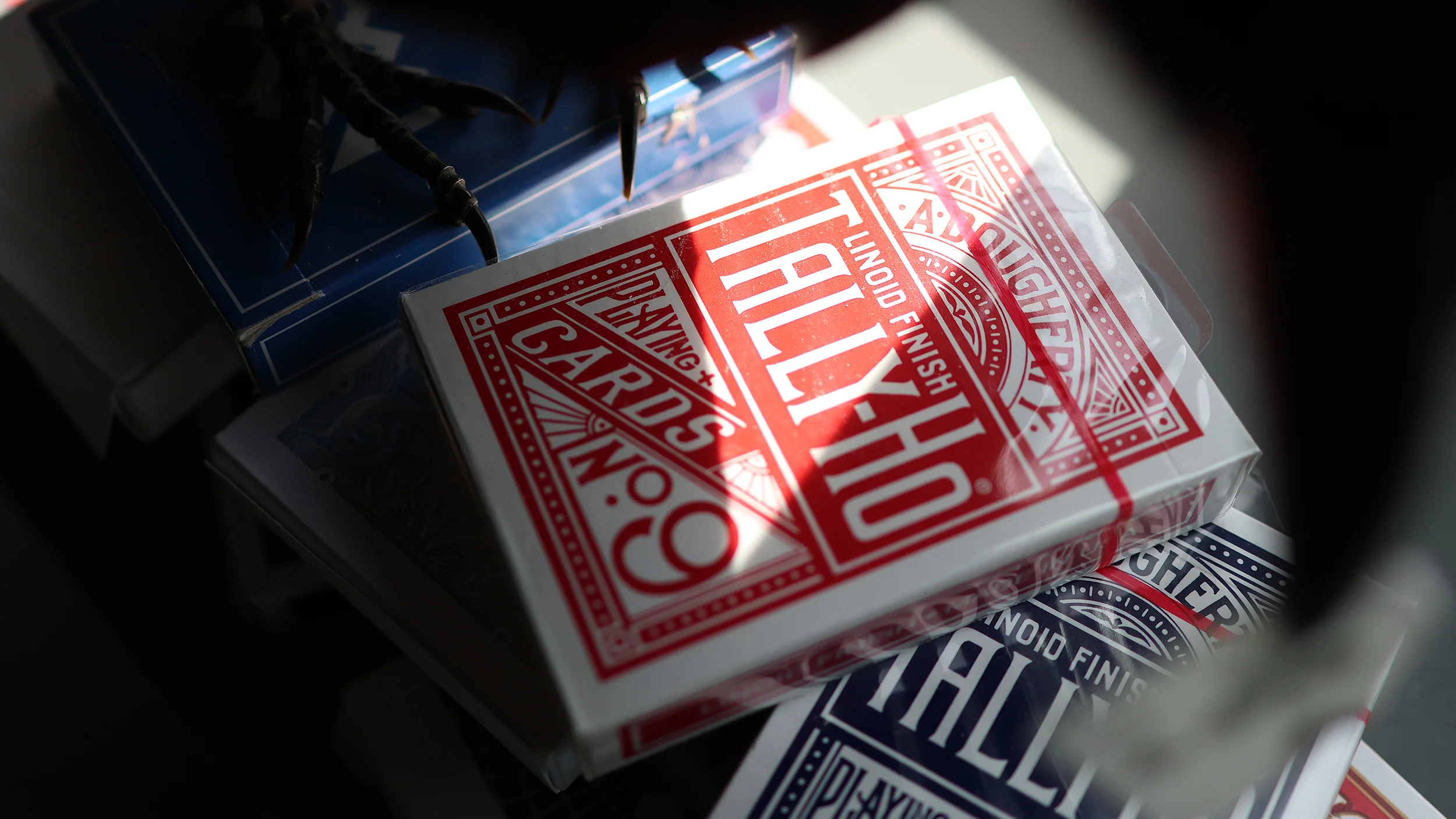 TALLY-HO Circle Back Playing Cards - RED / BLUE - Image 3