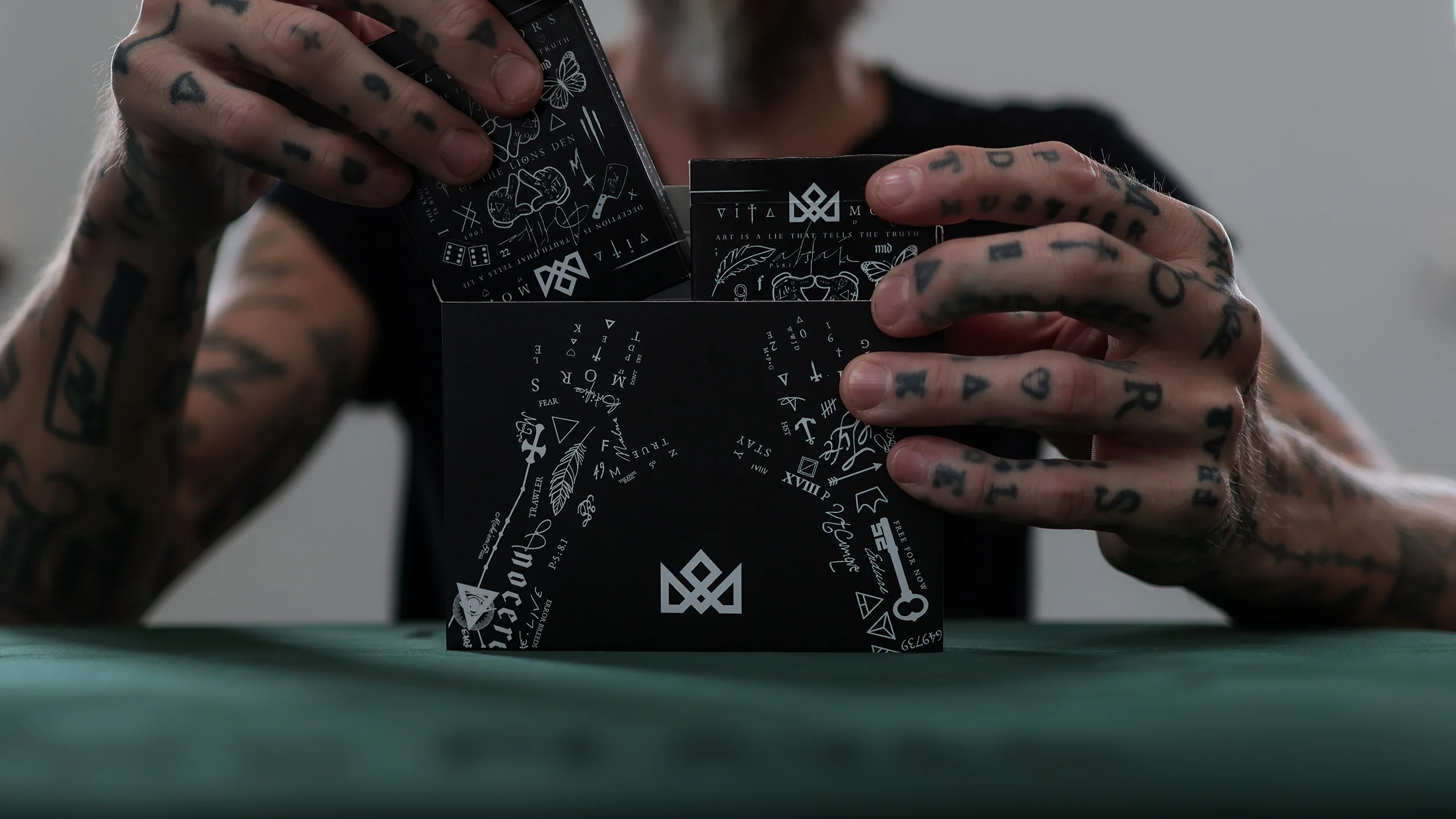 MADISON GAFF Playing Cards - Tribute Black - Image 83