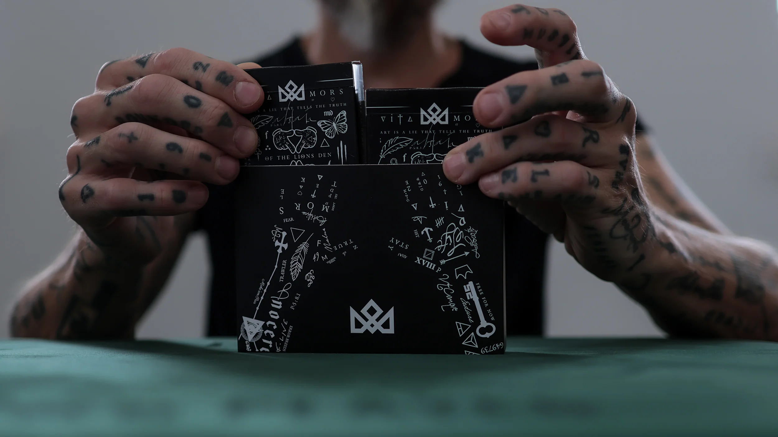 MADISON GAFF Playing Cards - Tribute Black - Image 84